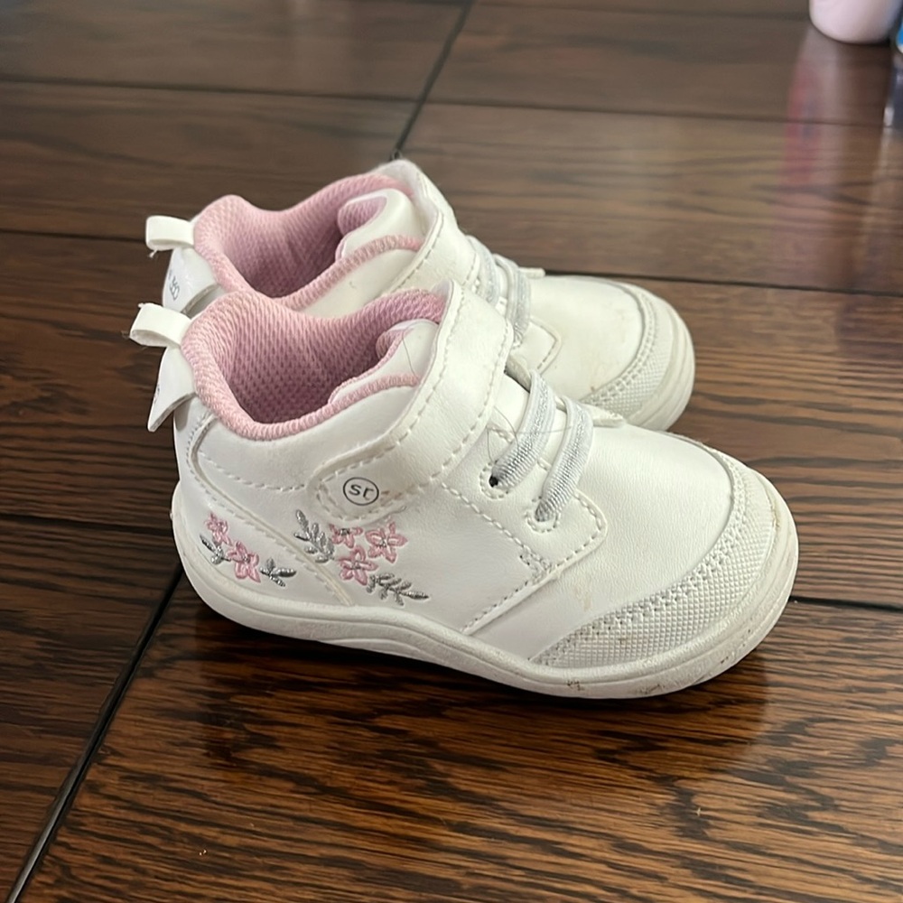 Stride rite size 4. Great condition